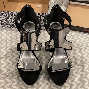Black metal pumps 8